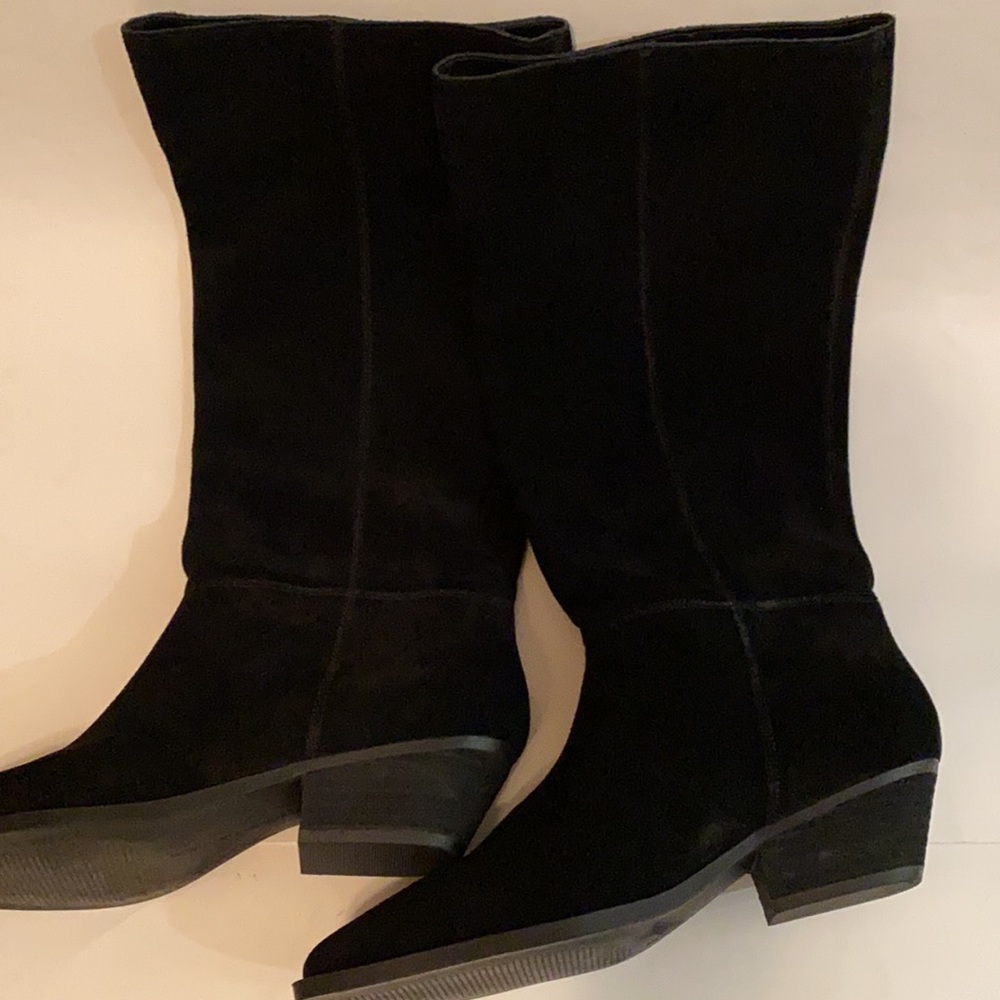 Chelsea and Violet black suede knee high 👢